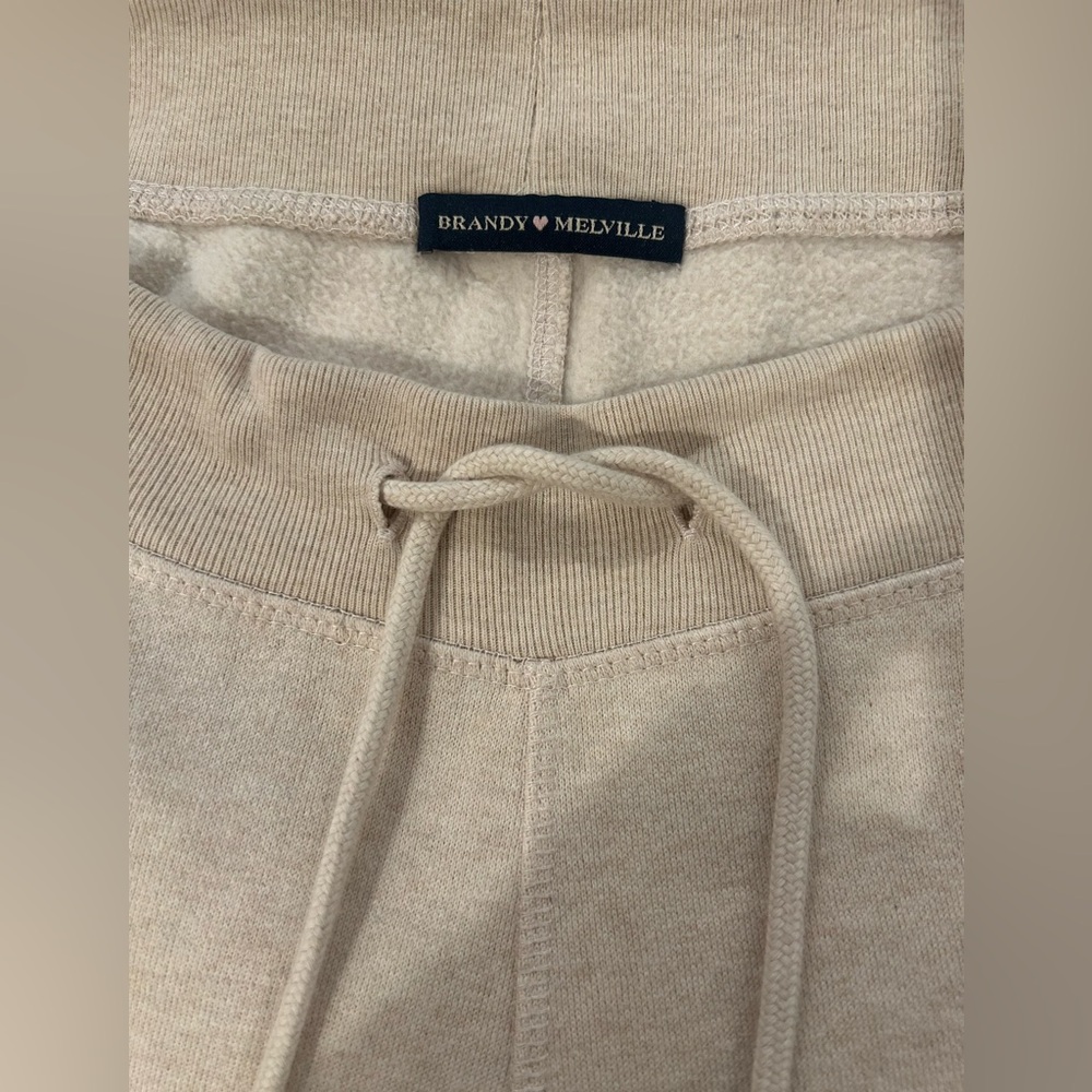 Brandy Melville Wide Leg Yoga Crème Color Sweatpants Raw Hem - Picture 2 of 9